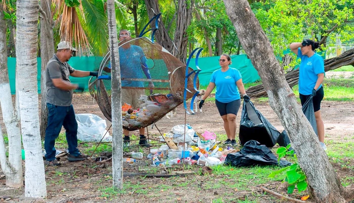 Arcadia team and ADI volunteers clearing trash and old containers in Brasilito