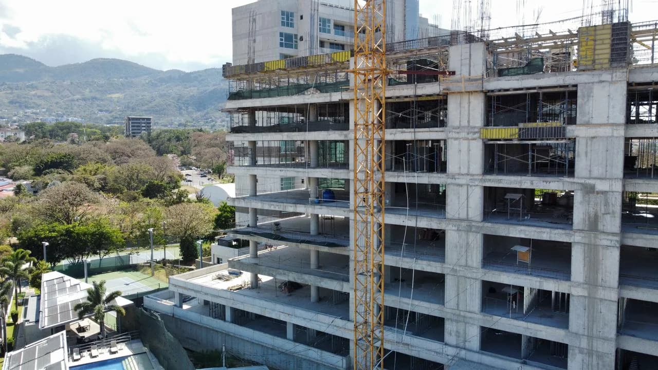 Arcadia at Central Park construction - Avenida Escazú